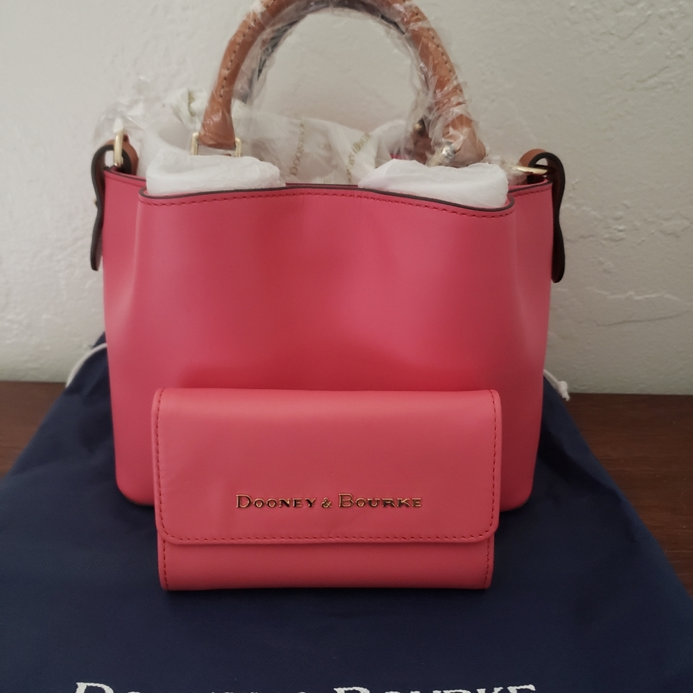 Dooney & Bourke Set